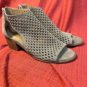 Lucky Brand Perforated Leather Tan Block Heel Ankle Booties, Women’s Size 8, EUC